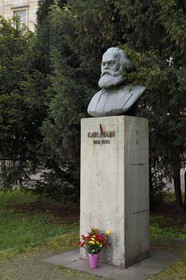 Allemagne, Berlin, Karl-Marx Allee, le buste de Karl Marx