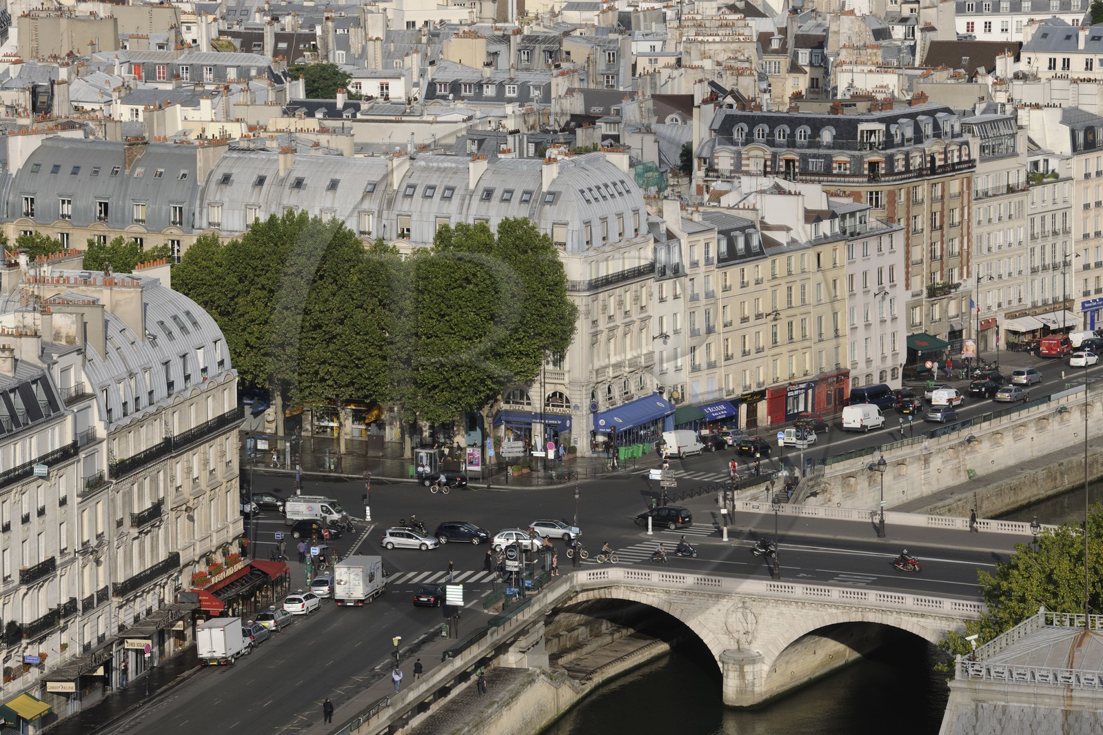 France, Paris (75), les quais de Seine classés Patrimoine Mondial par l'UNESCO et le Pont Saint-Michel