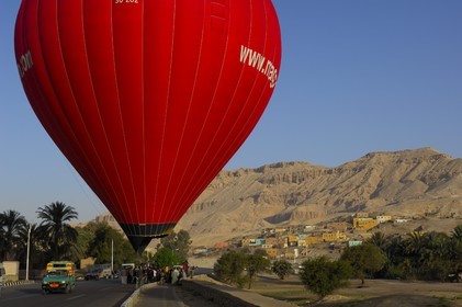 Egypt, Upper Egypt, Nile Valley, Luxor, hot air balloon flying over the West bank