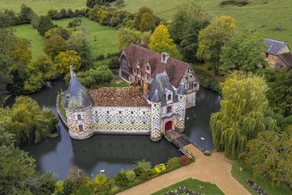 France, Calvados (14), Pays d'Auge, le chateau de Saint-Germain-de-Livet du XVe et XVIe siècle labellisé Musée de France (vue aérienne)