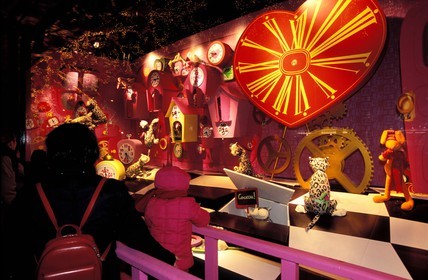 France, Paris (75), le grand magasin Le Printemps, une vitrine de Noël