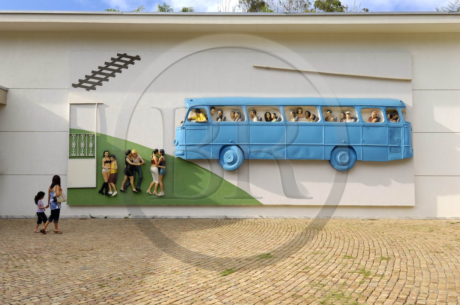 Brésil, Etat du Minas Gerais, région de Belo Horizonte, Brumadinho, centre d'art contemporain Inhotim, Galeria Praça, Rodoviara de Brumadinho (2005) de John Ahearn et Rigoberto Torres