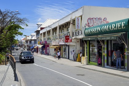 France, Ile de la Reunion, ville de Saint-Pierre, la rue des Bons Enfants qui est l'artère principale