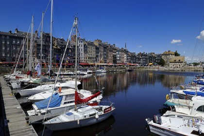 France, Calvados (14), Honfleur, le Vieux-Bassin,le quai Sainte-Catherine