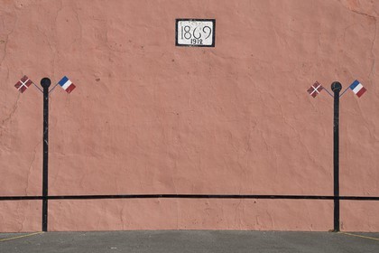 France, Pyrénées-Atlantiques (64), la côte du Pays-Basque, Bidart, le Petit Fronton de la place principale