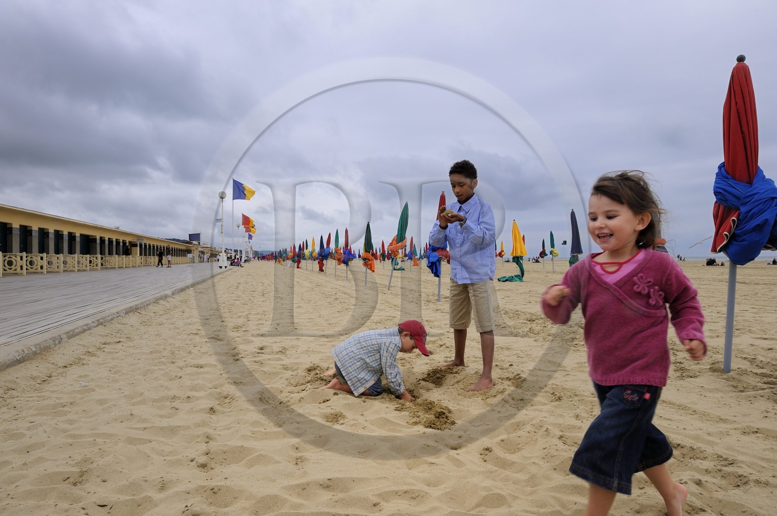 France, Calvados (14), Pays d'Auge, Deauville, les célèbres planches sur la plage
