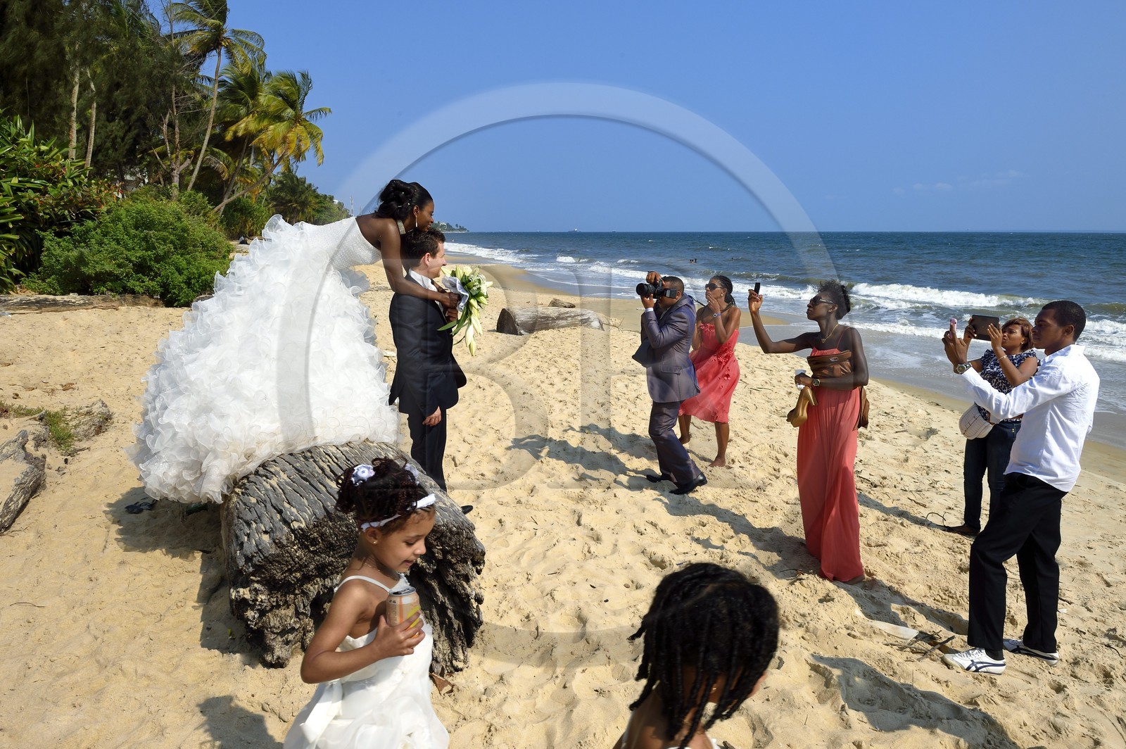 Gabon, Libreville, plage de l'aéroport bordant l'Estuaire du Gabon