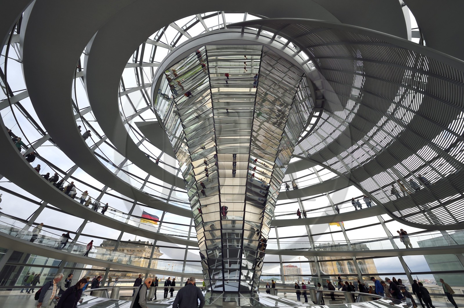 Allemagne, Berlin, Reichstag, dome en verre du Bundestag (parlement allemand depuis 1999) de l'architecte Sir Norman Foster