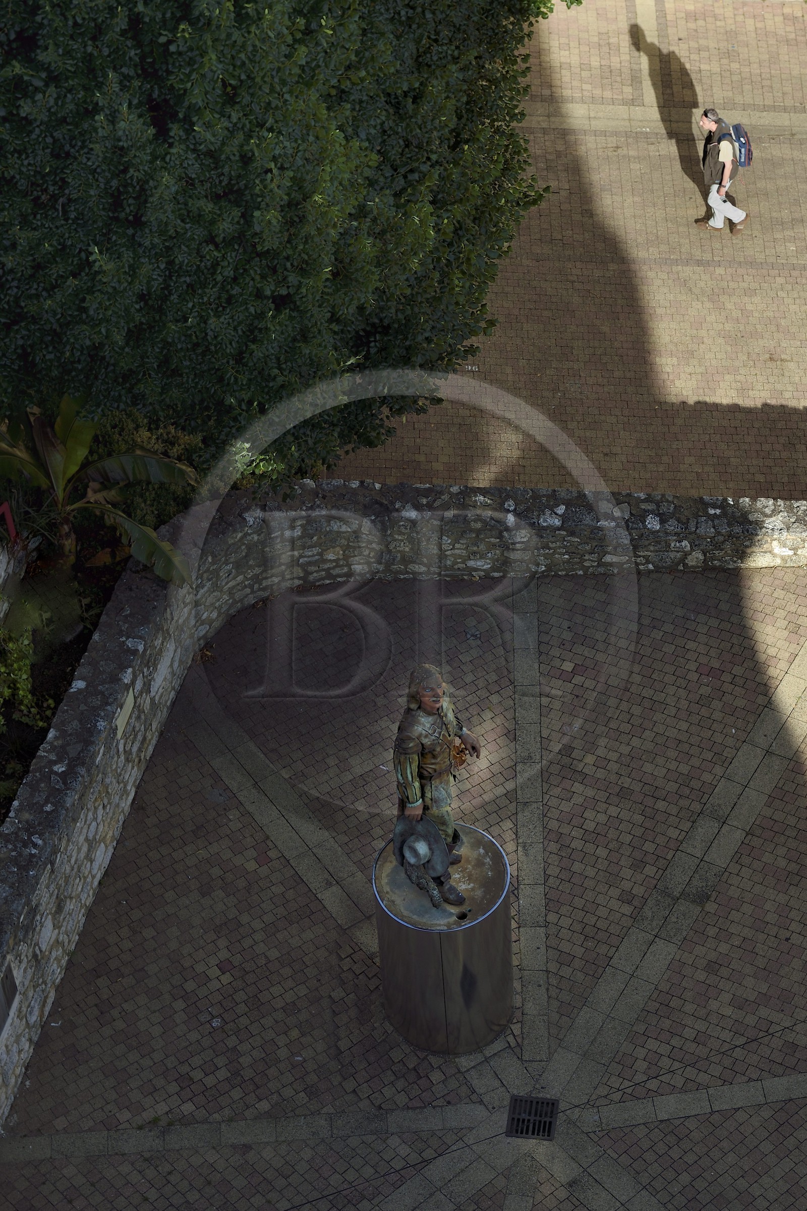 France, Dordogne (24), Périgord Pourpre, Bergerac, place Pélissière, statue de Cyrano de Bergerac par Mauro Corda en 2005