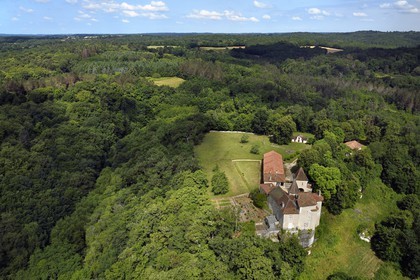 France, Dordogne (24), Périgord Vert, Valeuil, Chateau de Ramefort (vue aérienne)