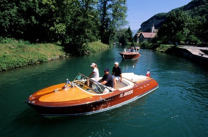 France, Savoie (73), Navig'Aix au lac du Bourget, canal de Savières, célèbre canot automobile en bois d'acajou du type Riva