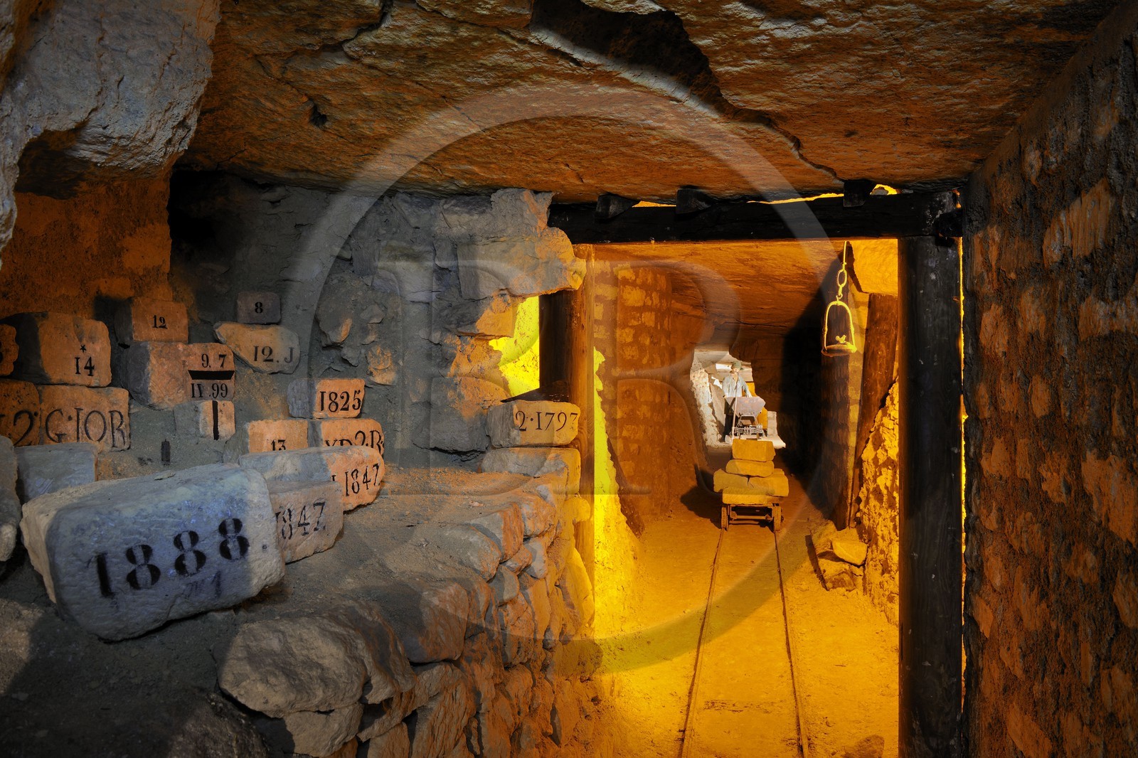 France, Paris (75), la carrière des Capucins sous l'hopital Cochin, reconstitution d'un chantier de consolidation en 1927