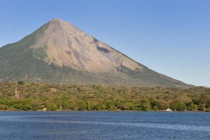 Nicaragua, Ile d'Ometepe sur le lac Nicaragua, le volcan Conception (1610 m) toujours en activité
