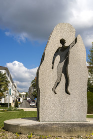 France, Vendée (85), La Roche-sur-Yon, L’Homme appelant la liberté de l’artiste Daniel Tremblay, sculpture qui commémore la résistance française et la Seconde Guerre mondiale