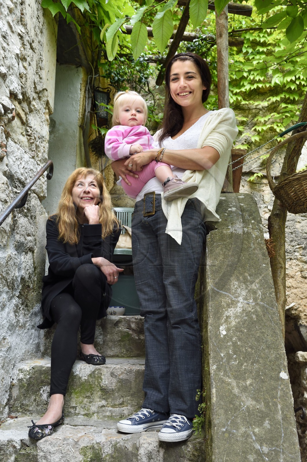France, Alpes-Maritimes, Eze, three generations of descendants of Francis Blanche, his daughter Dominique White, his granddaughter Manon Deyney and his great granddaughter
