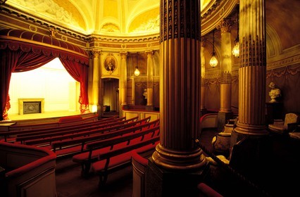 France, Saône-et-Loire (71), Le Creusot, château de La Verrerie, petit théatre à l'intérieur du four à cristal