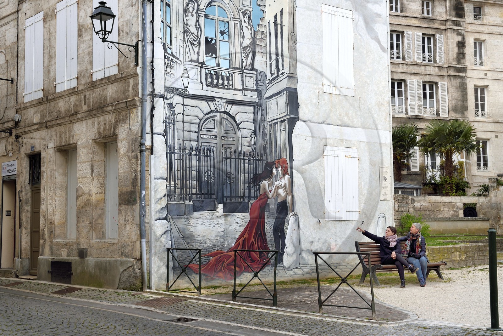 France, Charente (16), Angoulême, square Saint-André dans le centre historique, Mémoires du XXème Ciel, mur peint d'après un dessin original de Yslaire et réalisé par la Cité de la création en 1999