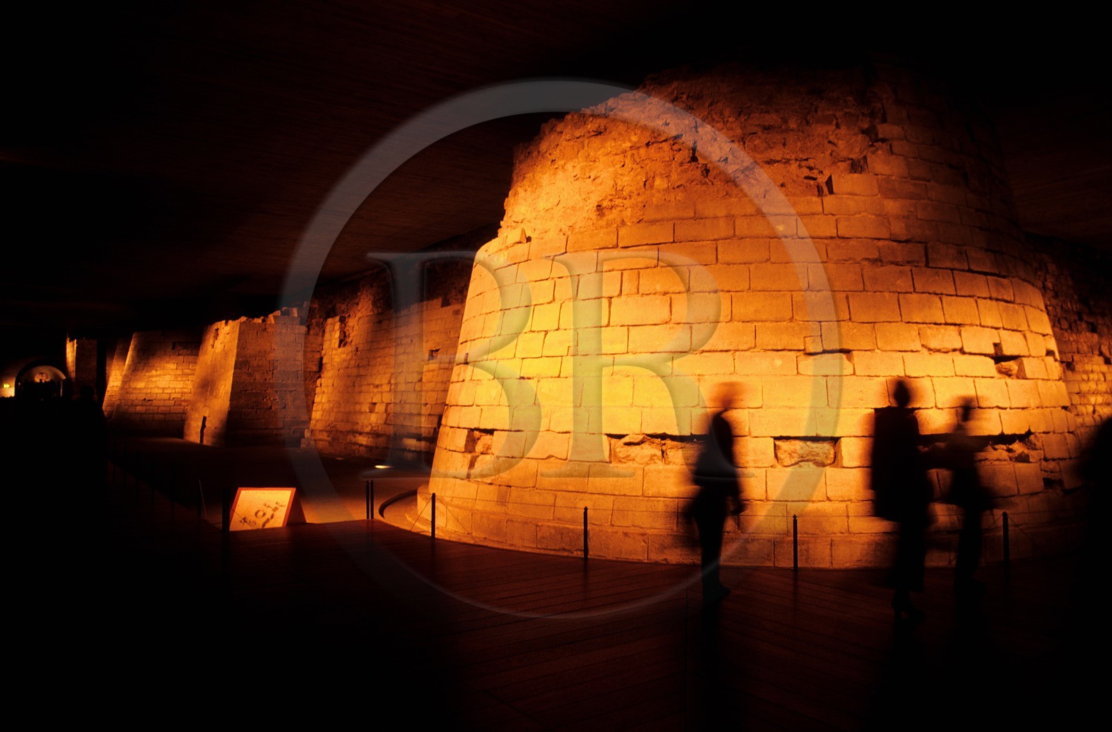 France, Paris (75), Le Louvre médiéval, les fossés du château de Philippe Auguste