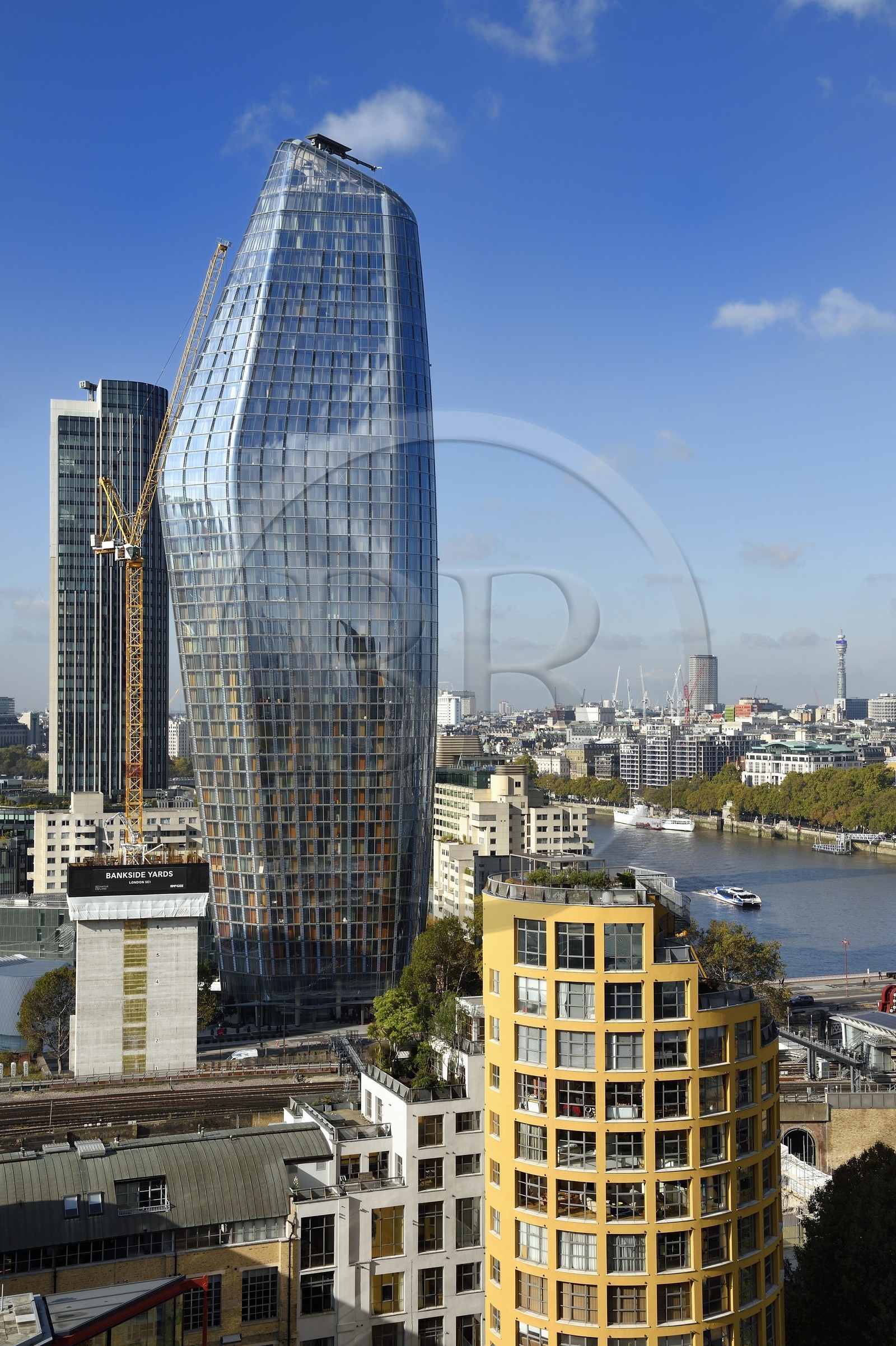 Royaume-Uni, Londres, le gratte-ciel One Blackfriars sur  la Tamise