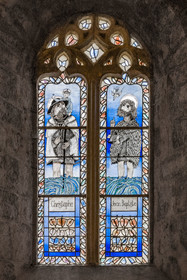 France, Aveyron (12), Causses et les Cévennes, paysage culturel de l'agro-pastoralisme méditerranéen, classés Patrimoine Mondial de l'UNESCO, La Couvertoirade, labellisé Les Plus Beaux Villages de France, village fortifié sur le plateau du Larzac, vitraux de l'église Saint-Christol