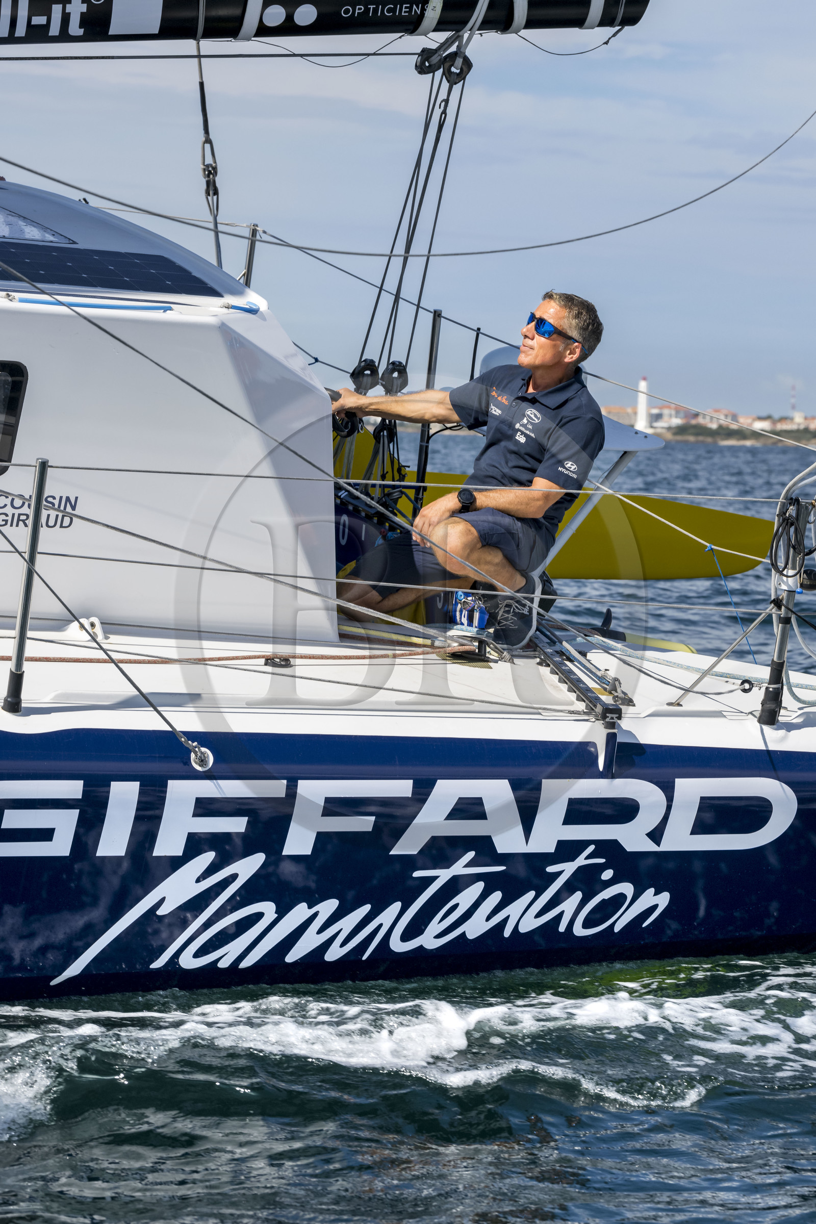 France, Vendée (85), Les-Sables-d'Olonne, le skipper Manuel Cousin en entrainement sur son voilier monocoque de 60 pieds IMOCA Coup de Pouce