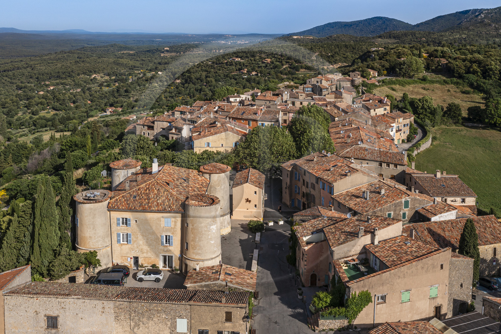 France, Var (83), La Dracénie, village de Tourtour, labellisé Les Plus Beaux Villages de France (vue aérienne)
