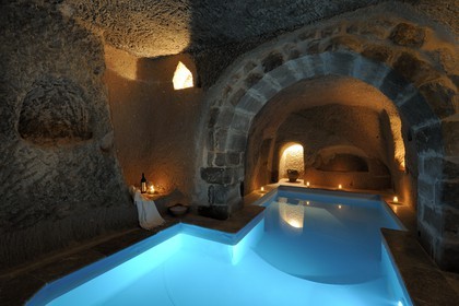 Turquie, Anatolie Centrale, province de Nevsehir, Cappadoce classée Patrimoine Mondial de l'UNESCO, village d' Uçhisar, hôtel troglodytique Argos in Cappadocia