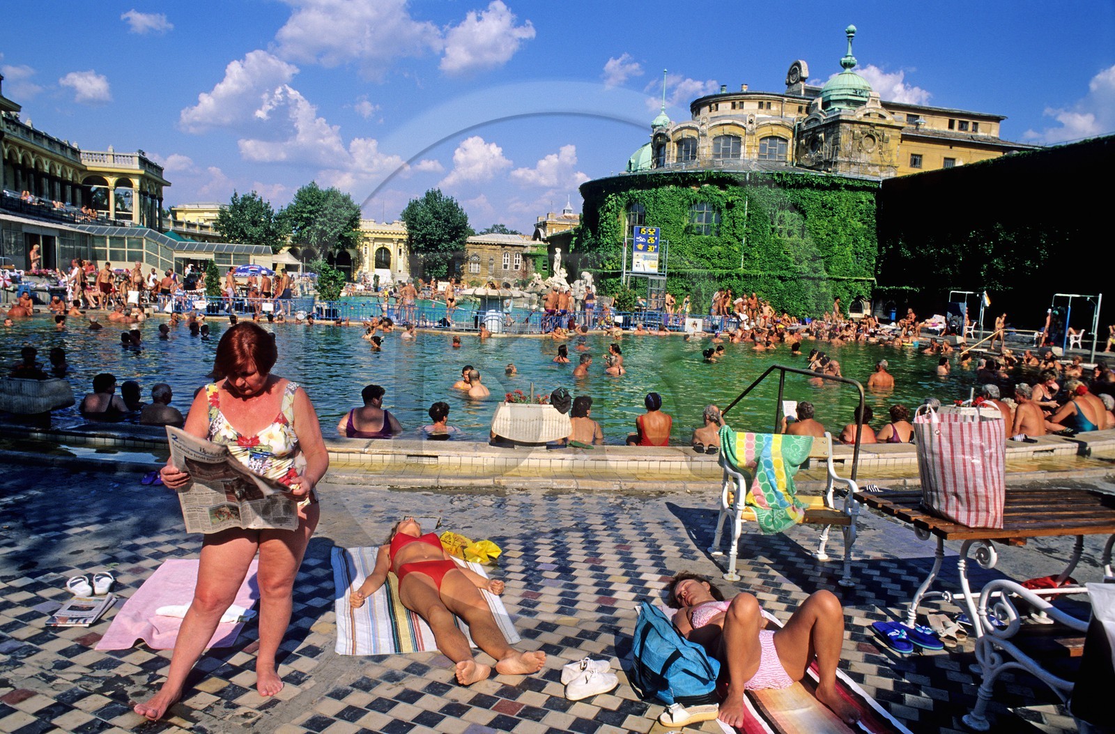 Hongrie, Budapest (Pest), les célèbres bains de Szechenyi