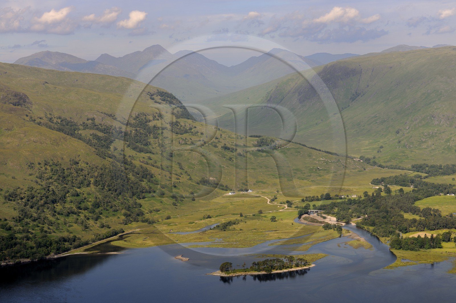 Royaume-Uni, Ecosse, Highland, Loch Linnhe et la vallée du Glen Scaddle (vue aérienne)