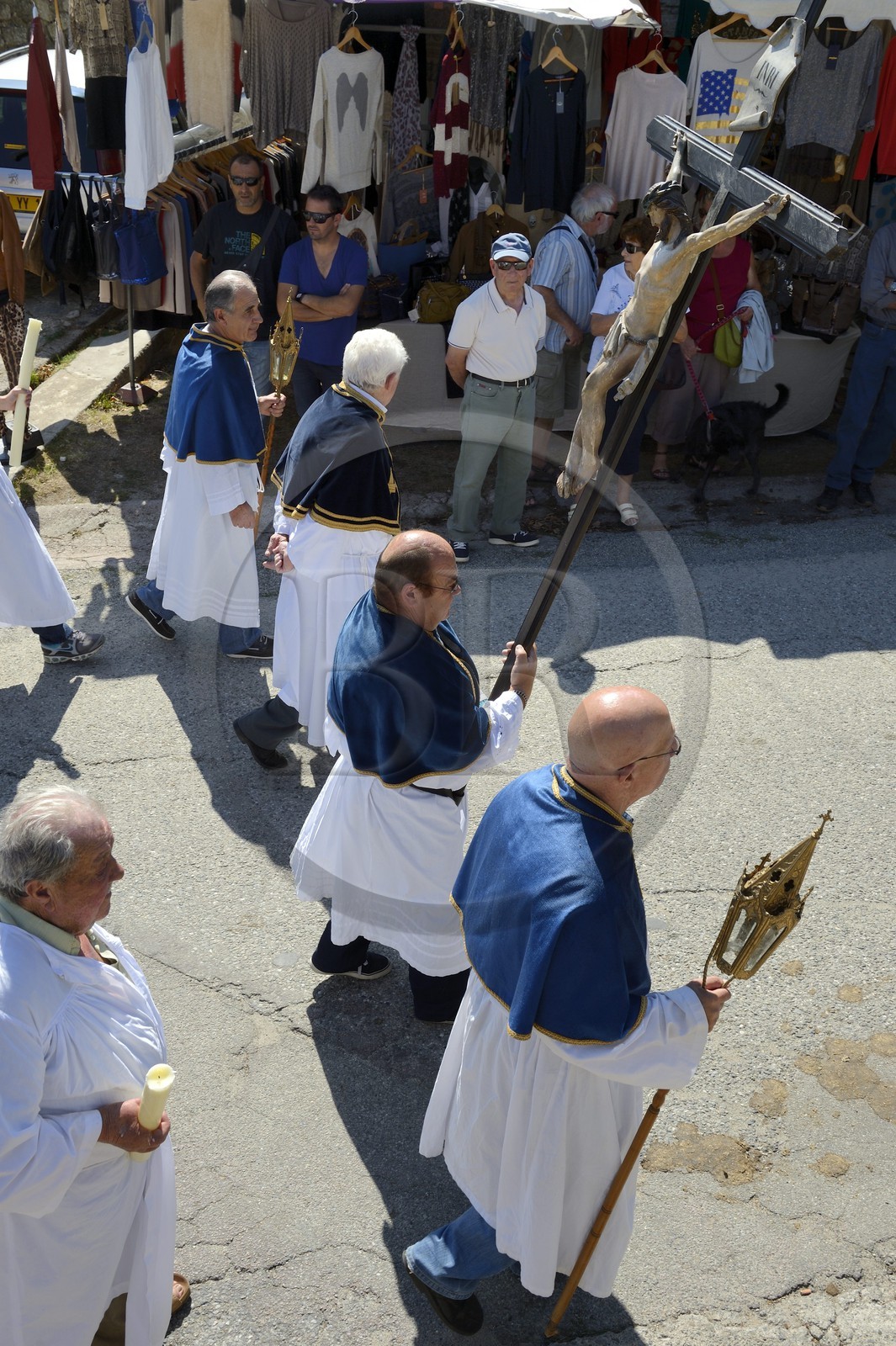 France, Haute-Corse (2B), région du Niolu (Niolo), Casamaccioli, fête de la Santa du Niolu où l'on célèbre la Nativité de la Vierge, procession des membre des confréries religieuses