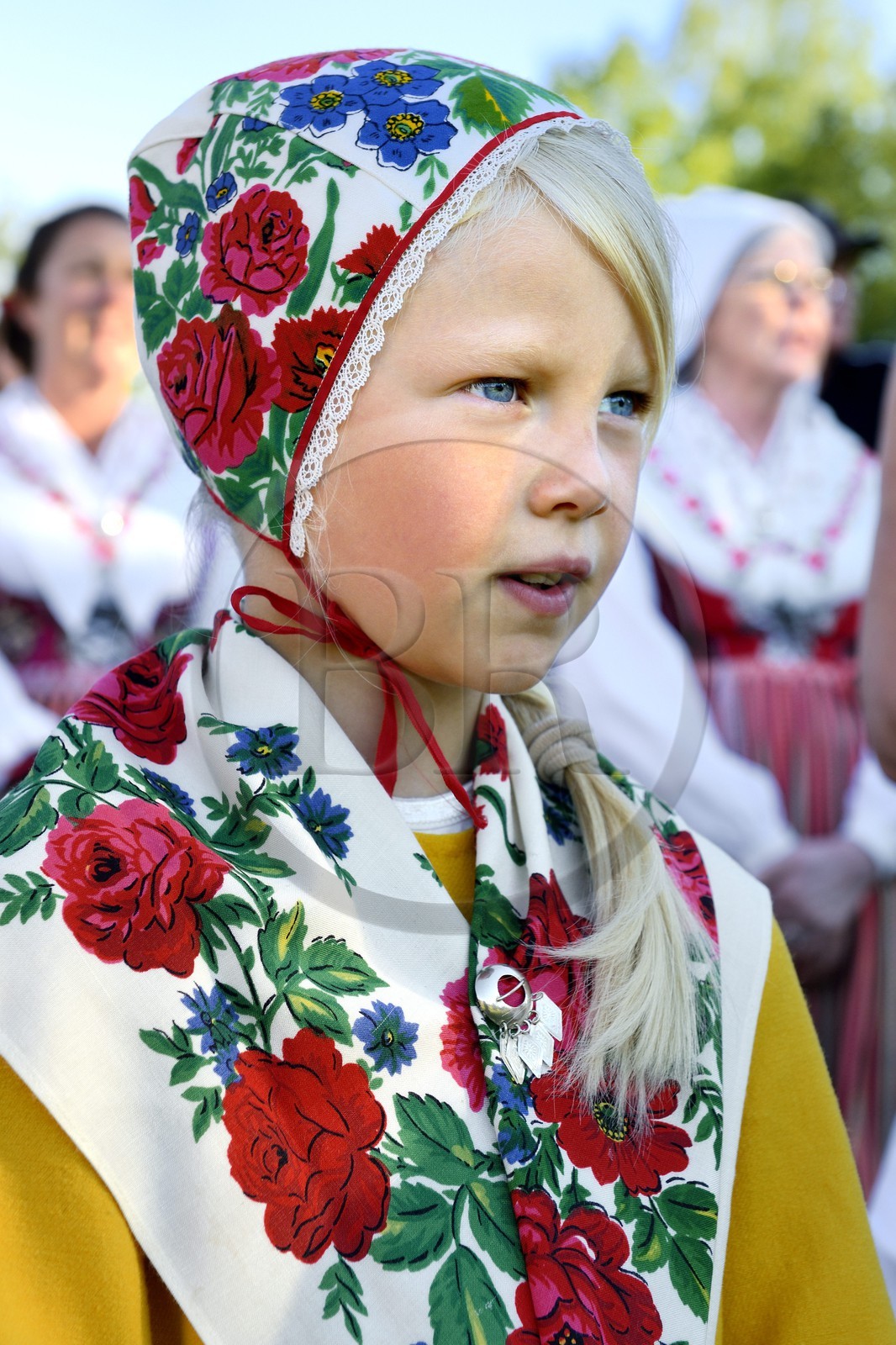 Sweden, Dalarna County, Leksand area, Midsummer celebrations in the tiny hamlet of Hjulbäck, girl in traditional costume
