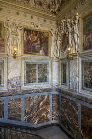 France, Seine-et-Marne (77), Fontainebleau, chateau de Fontainebleau, classé Patrimoine Mondial par l'UNESCO, l'escalier du roi construit en 1748-1749 à la demande de Louis XV se situe à l'emplacement de la chambre à coucher des anciens appartements de la duchesse d'Etampes