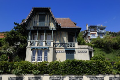 France, Seine-Maritime (76), la commune de Sainte-Adresse prolonge Le Havre par la côte, villas anciennes