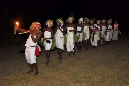 Gabon, province de Ogooué- Maritime, Omboué, région du Loango, danses traditionnelles Nkomi (Myènè)