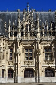 France, Seine-Maritime (76), Rouen, le Palais de justice de Rouen est l'ancien Parlement de Normandie et une des quelques réalisations de l'architecture gothique civile de la fin du Moyen Age en France, facade de la court