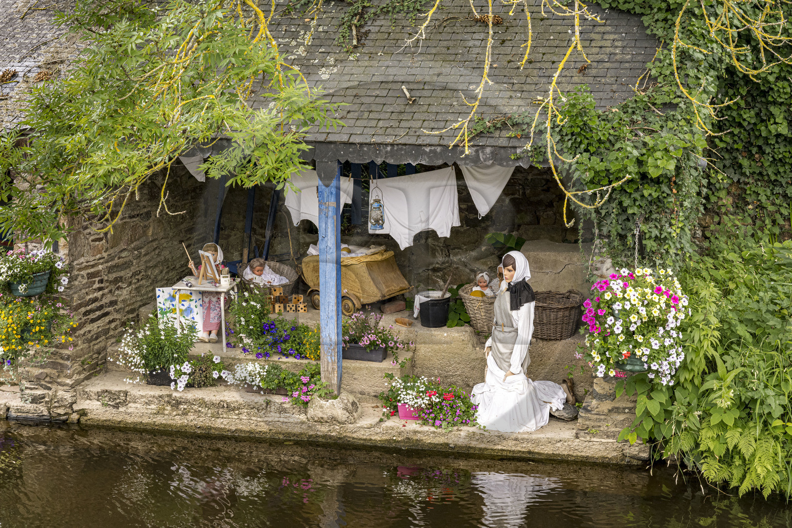 France, Côtes d'Armor (22), Pontrieux, labellisée Petites Cités de Caractère sur les bords du Trieux, un des nombreux petits lavoirs (XVIIIe et XIXe) le long du Trieux