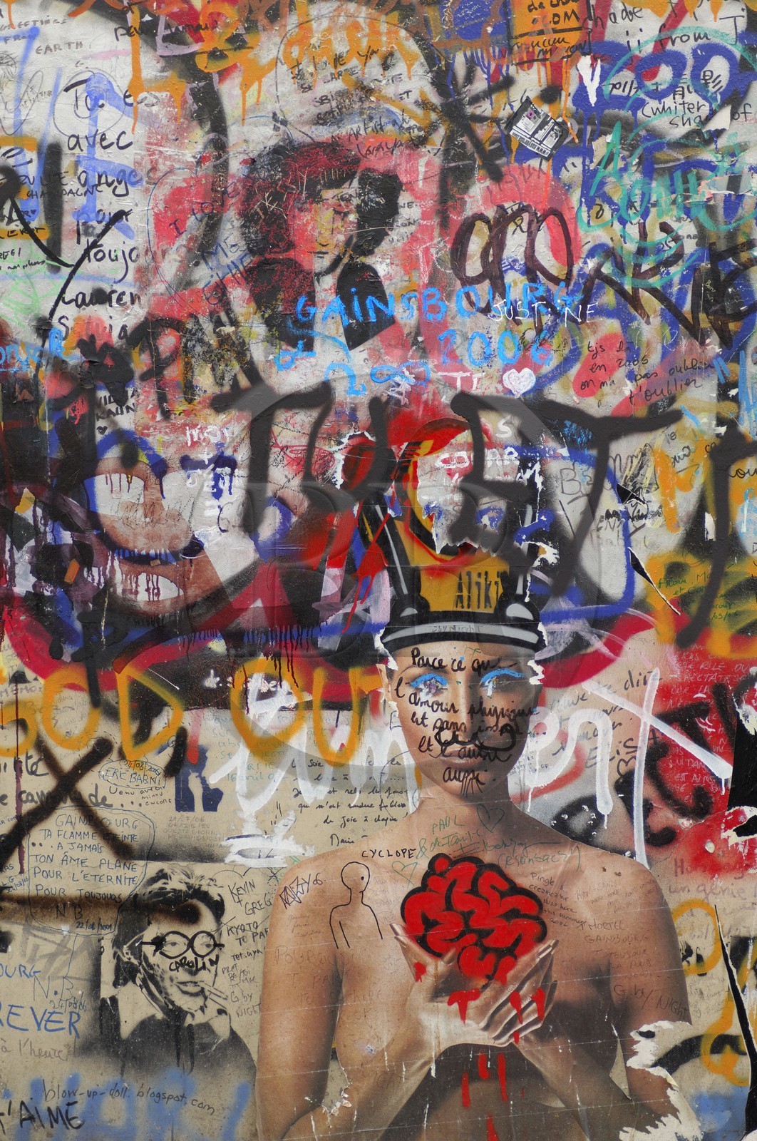 France, Paris (75), la maison couverte de graffitis où vécut Serge Gainsbourg rue de Verneuil