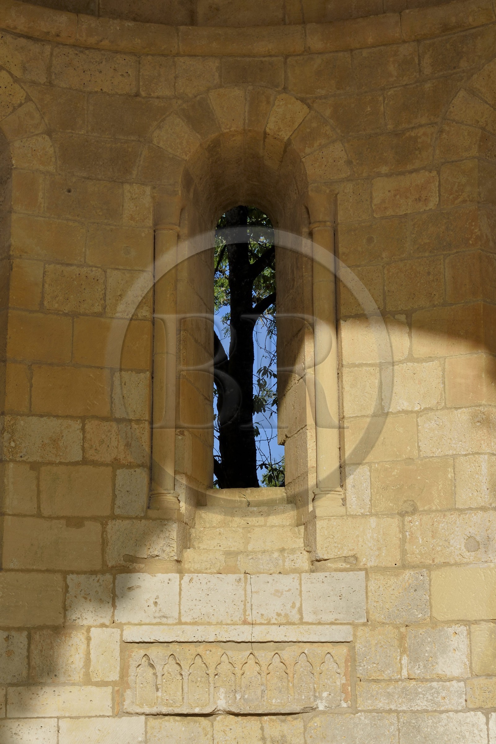 France, Dordogne (24), Périgord Vert, Villars, abbaye cistercienne de Boschaud du 12ème siècle qui dépendait de l'abbaye de Clairvaux, ruines de l'église abbatiale