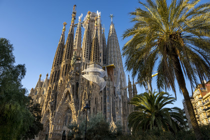 Espagne, Catalogne, Barcelone, quartier de l'Eixample, basilique de la Sagrada Familia de l'architecte du modernisme catalan Antoni Gaudi classée Patrimoine Mondial de l'UNESCO, façade de la Nativité