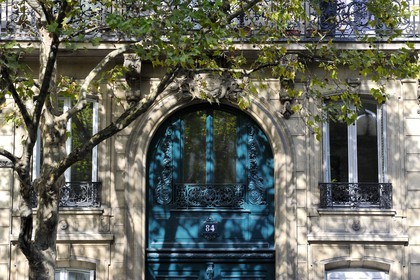 France, Paris (75), immeuble haussmannien de première classe au n° 84-88 boulevard Malesherbes, detail de la facade