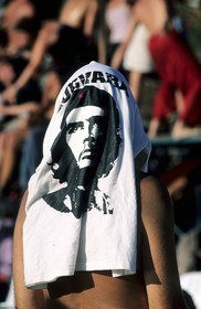 Thaïlande, Archipel îles Samui, raveur se protégeant du soleil du petit matin avec un T&