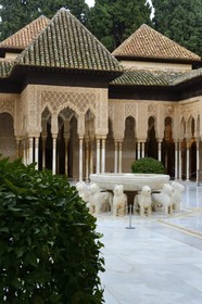 Espagne, Andalousie, Grenade, Palais nasrides de l'Alhambra, classé Patrimoine Mondial de l'UNESCO, patio du Palais des Lions (Patio de los Leones)