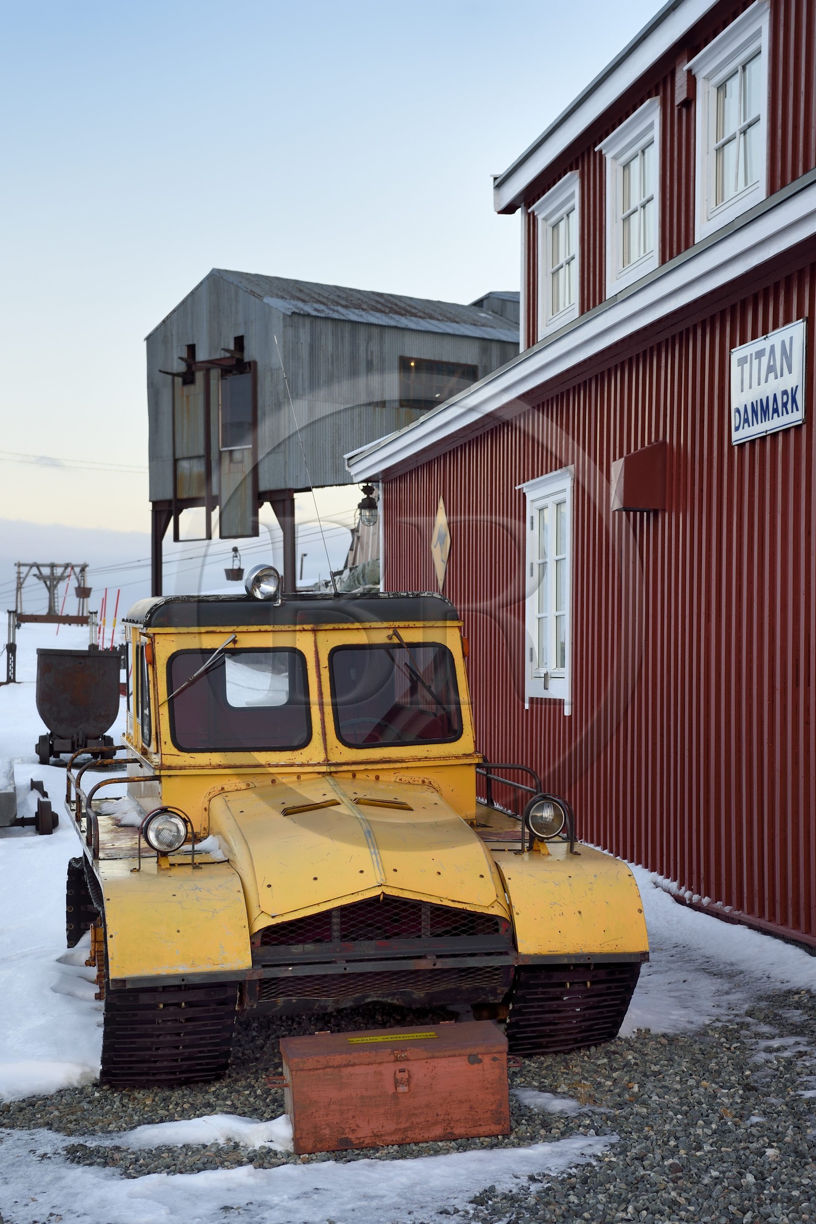 Norvège, Svalbard, Spitzberg, Longyearbyen, autochenille half-track des années 1950