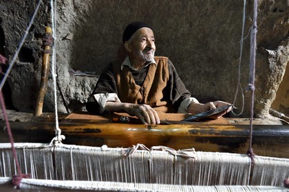 Iran, Isfahan province, Dasht-e Kavir desert, city of Nain also known as Naein, Sayed Ali Mustapha, 85 years camel wool weaver in his underground workshop in Mohammadiyeh