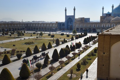 Iran, province d'Ispahan, Ispahan, place naghsh-i jahan aussi connue sous le nom de place Imam Khomeiny, classée au patrimoine mondial par l'UNESCO, la mosquée de l'Imam ou mosquée du Chah (Shah) avec son entrée monumentale