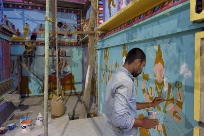 Sri Lanka, province de l'Est, Trincomalee, Koneswaram temple en reconstruction dans l'ex-Fort Frederick, peinture des dieux et déesses