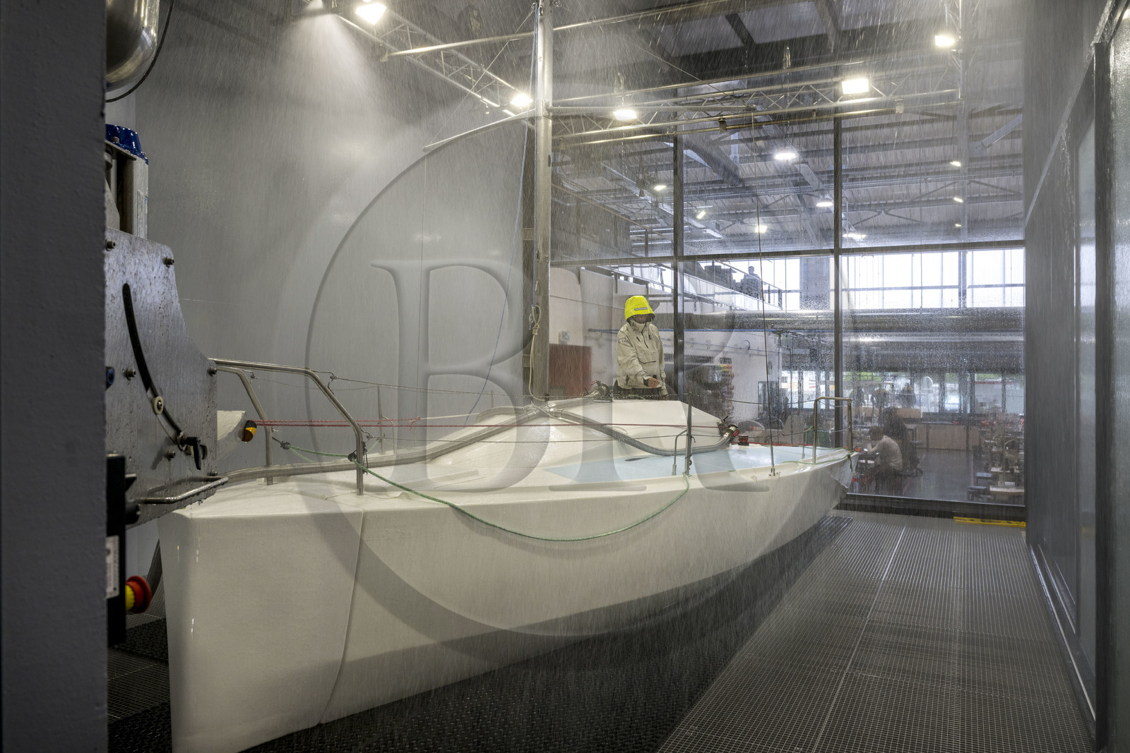 France, Charente-Maritime (17), La Rochelle, centre de co-conception Tribord Sailing Lab de la marque Decathlon, la Rain Room qui reproduit plusieurs types d'intempéries du petit crachin à la tempête tropicale pour réaliser de multiples tests en grandeur nature
