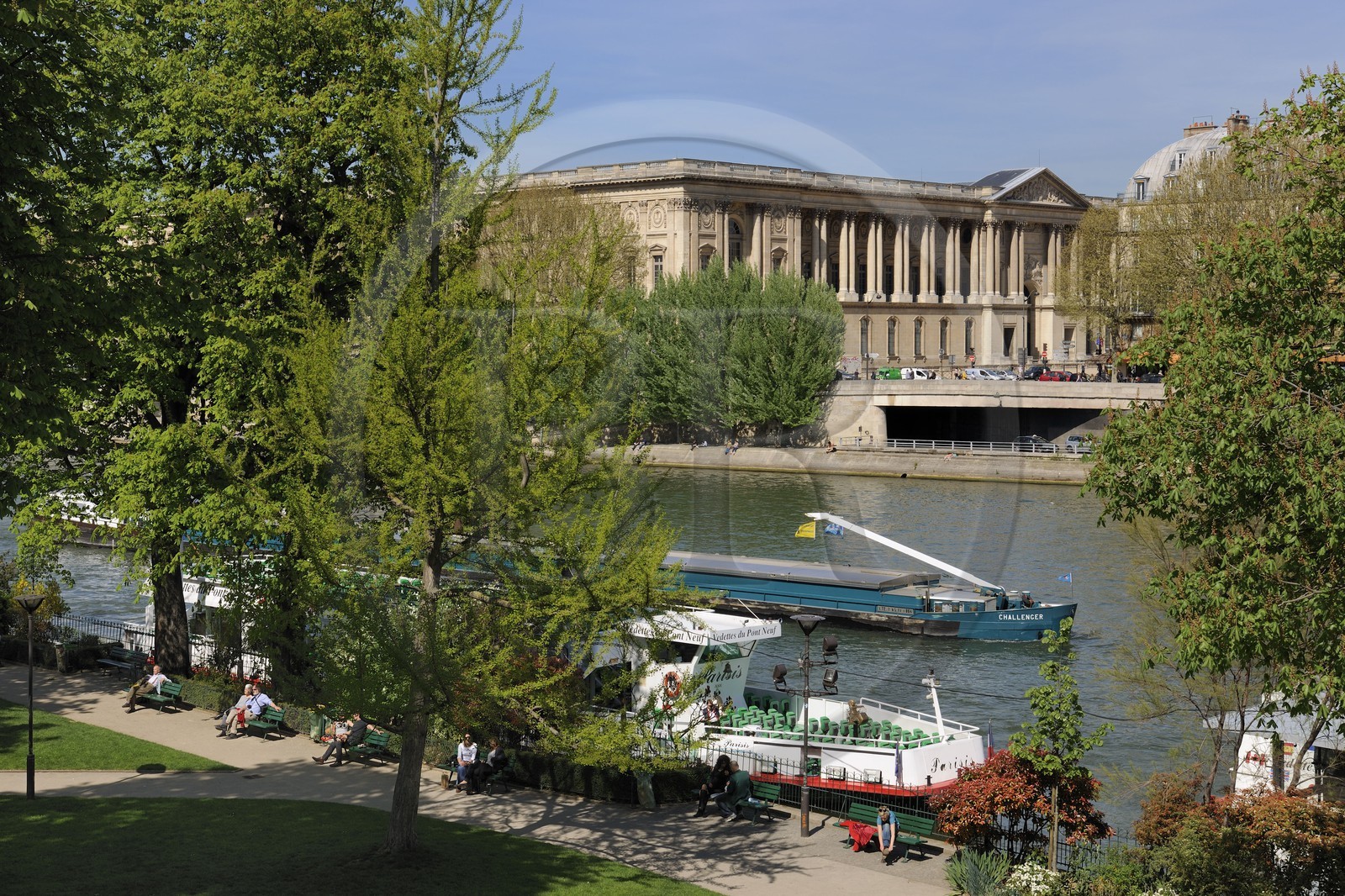 France, Paris (75), les rives de la Seine, classées Patrimoine Mondial de l'UNESCO, île de la Cité avec le square du Vert-Galant, le Louvre en arrière-plan