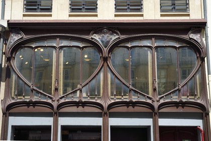 France, Meurthe-et-Moselle (54), Nancy, Vitrine Art Nouveau (1901) du magasin Vaxelaire au 13 rue Raugraff par les ébénistes Emile et Eugène Vallin