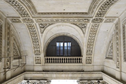 France, Paris (75), le Panthéon, sous le fronton triangulaire du grand portique à colonnes corinthiennes